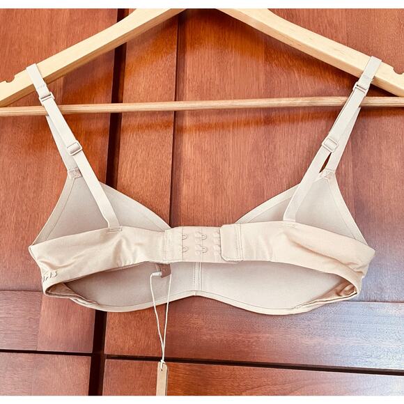 Skims Wireless Form Push Up Bra Clay Size 30A NEW - Picture 3 of 8